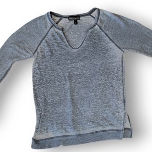 Almost Famous Light Sweater V-neck Size Large